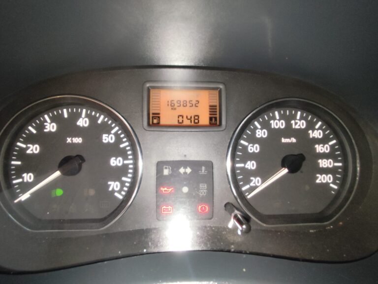 Sandero Autentique 1.6 ano 2010 (11)