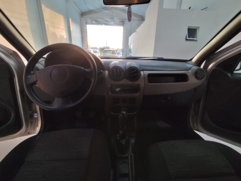 Sandero Autentique 1.6 ano 2010 (12)