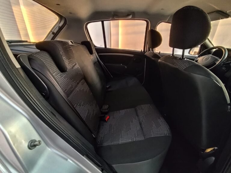 Sandero Autentique 1.6 ano 2010 (16)