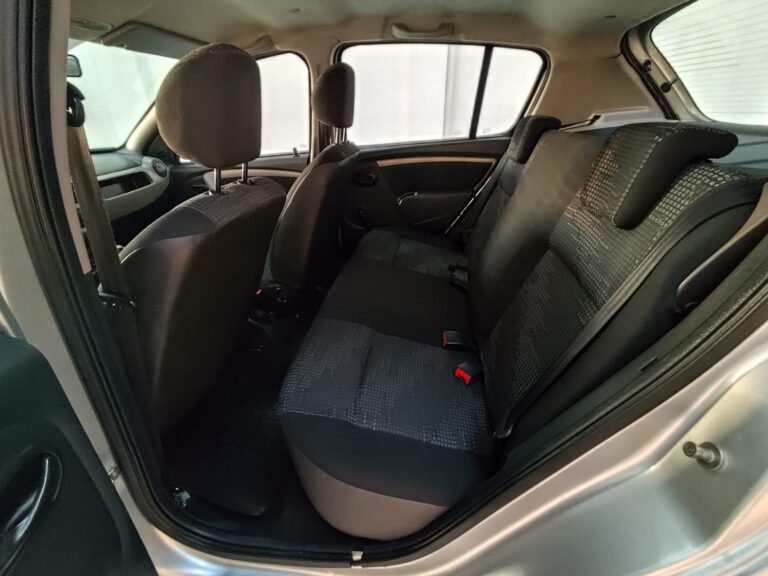 Sandero Autentique 1.6 ano 2010 (17)